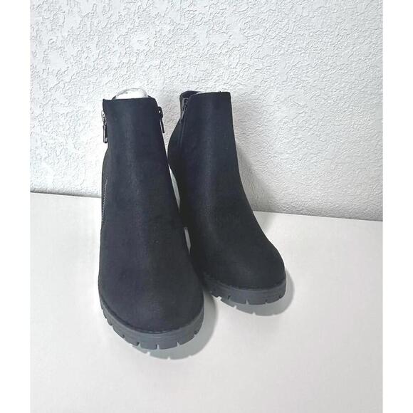Women's Black Suede Boots with Heel and Zipper Size 38EU/ 7.5 US - NEW - Picture 1 of 7
